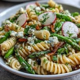 Frühlingspasta mit Zitrone Radieschen